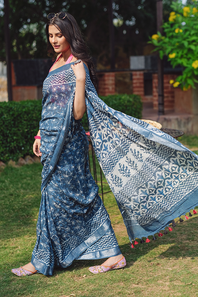 Digital Printed Linen Saree in Indigo Blue : SPTA12674